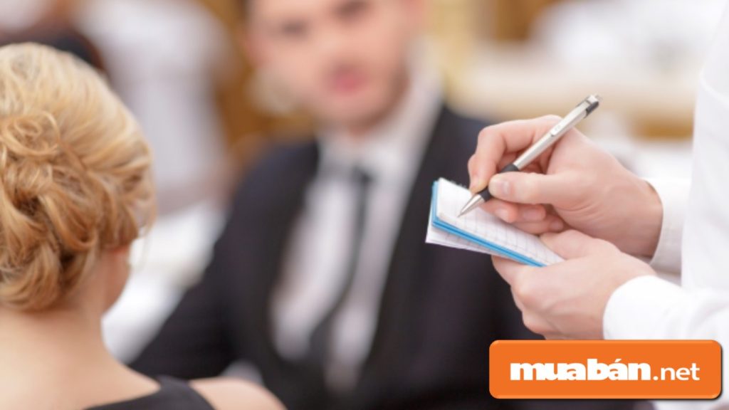 Chủ động hỏi han ý kiến của khách và ghi chú các order của khách.