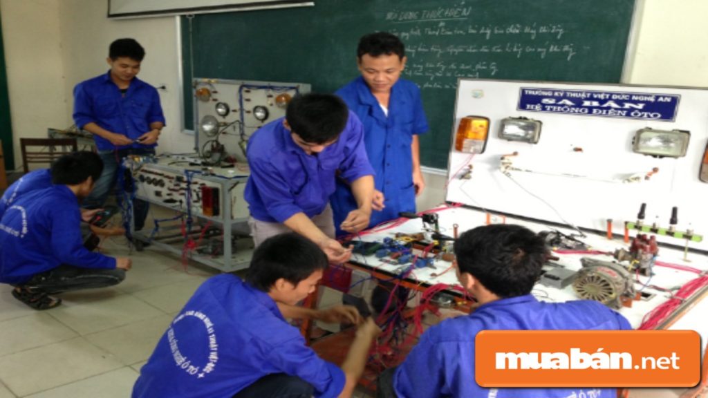 Kỹ sư ô tô là một ngành nghề có nhu cầu về nhân sự khá cao trong quá trình phát triển.