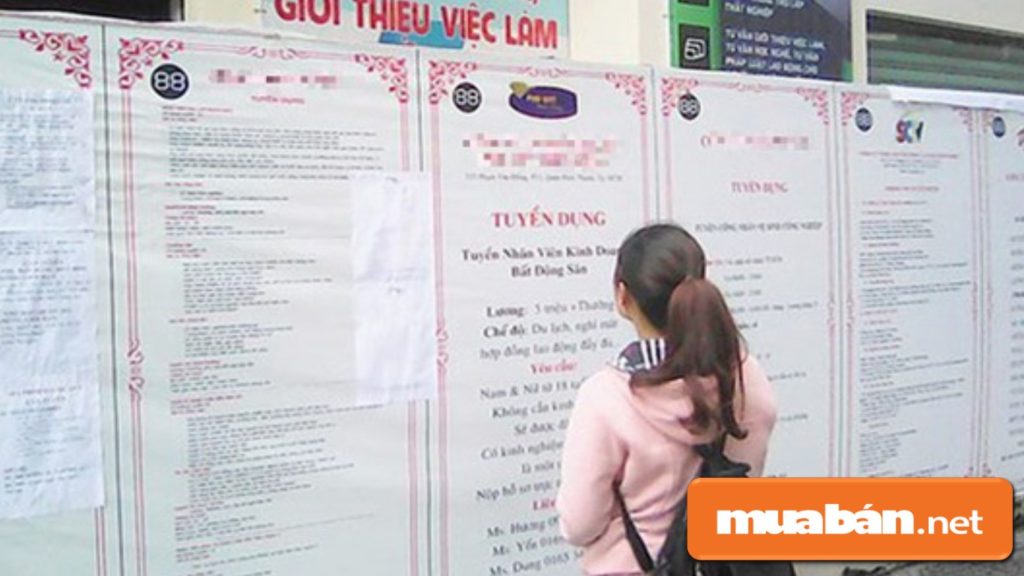Nên tìm hiểu và đọc kỹ các thông tin tuyển dụng, tránh rơi vào cạm bẫy "việc nhẹ lương cao".