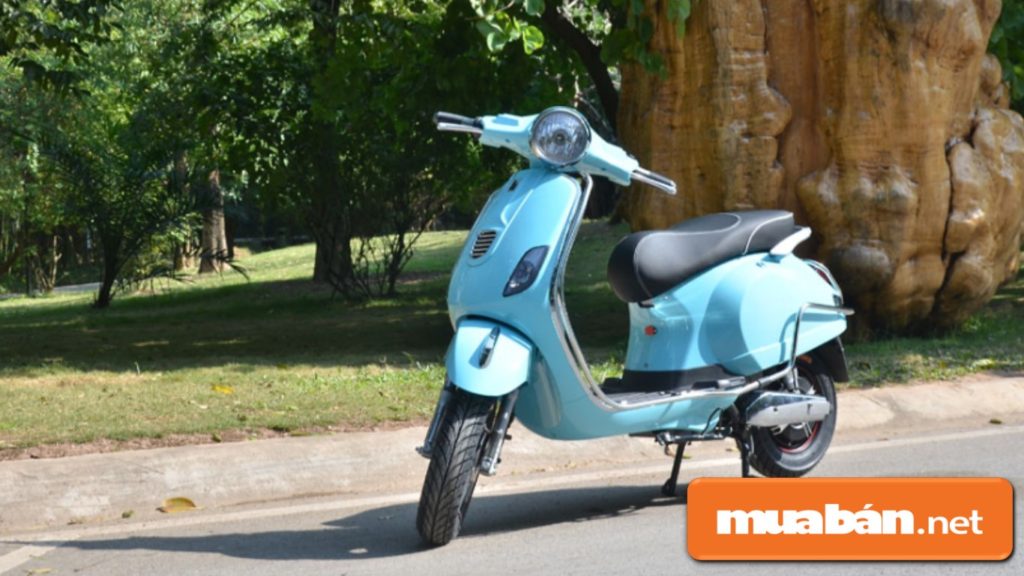 Vespa Classic được thiết kế kiểu dáng khá sang trọng, tinh tế và đơn giản với đèn pha được thiết kế to tròn.