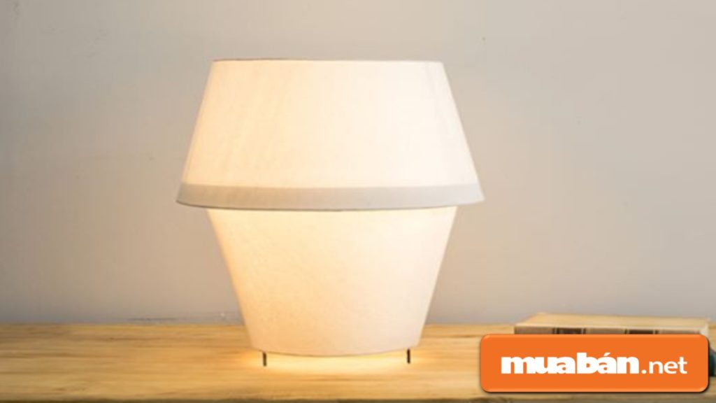 Bạn nên chú ý đến màu sắc và mức độ sáng của đèn ngủ để lựa chọn cho phù hợp.