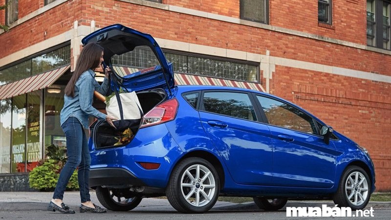 Top 10 Mẫu Ô Tô 4 Chỗ Giá Rẻ, Dễ Lái Cho Cô Nàng Công Sở 2 Ford Fiesta