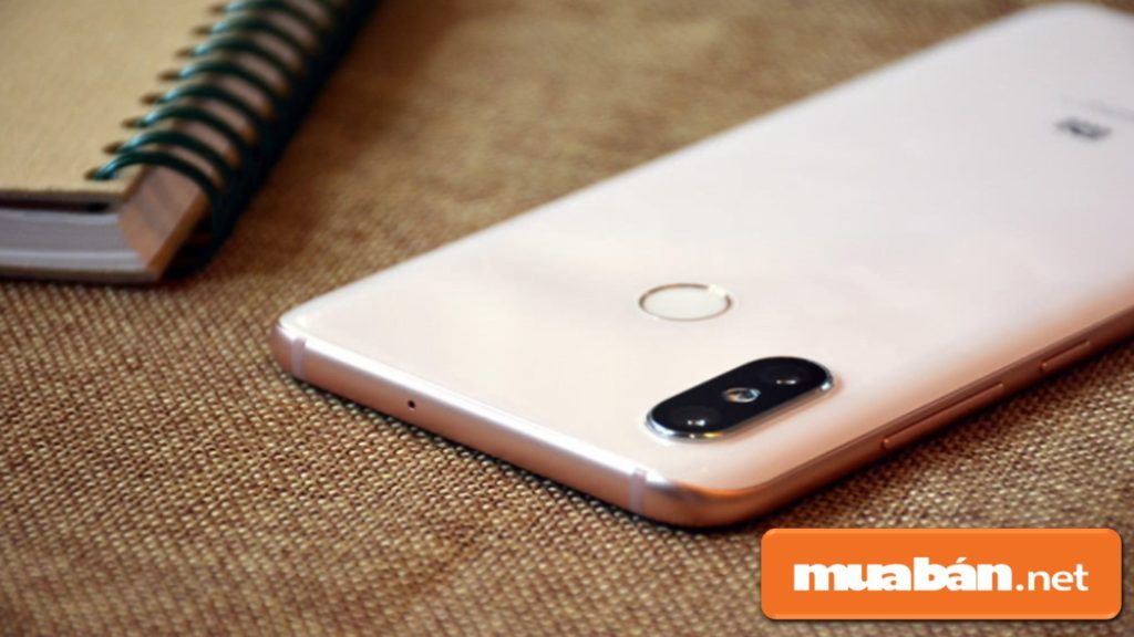 Top 3 Điện Thoại Xiaomi Đẹp Nhất Hiện Nay, Cái Thứ 2 Ai Cũng Phải Khao Khát! 4 Cảm Biến Vân Tay Ở Phía Sau Máy Xiaomi 8.