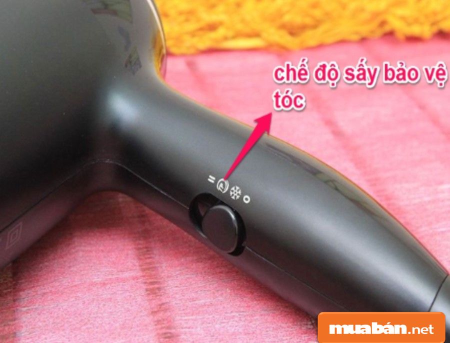 Mua máy sấy tóc có tính năng sấy bảo vệ tóc giúp bạn bảo vệ tóc tốt hơn.