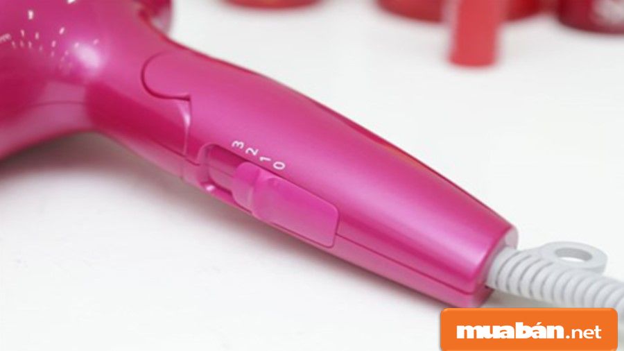 Nên lựa chọn mua máy sấy tóc có nhiều chế độ điều chỉnh nhiệt linh hoạt.