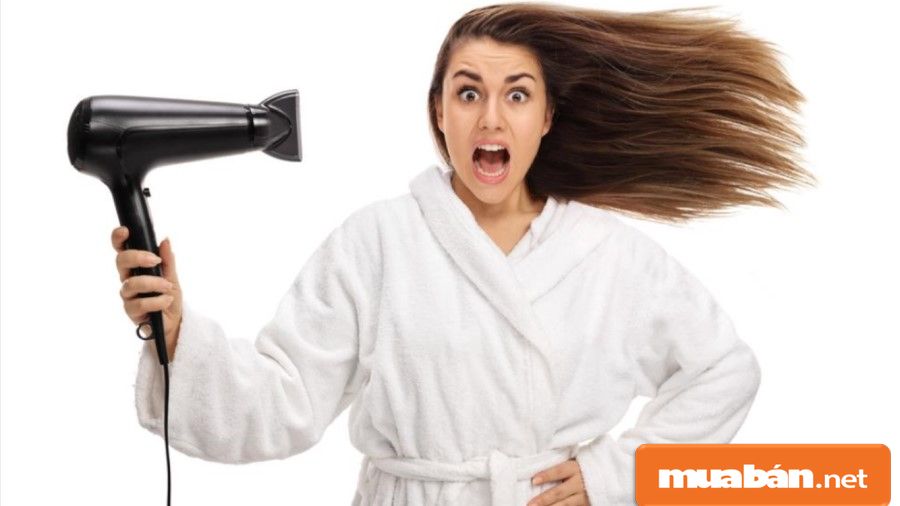 Nên kiểm tra và thử độ ồn trước khi mua máy sấy tóc.