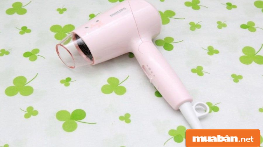 Bạn hãy kiểm tra kỹ các chi tiết trên máy sấy tóc trước khi mua.
