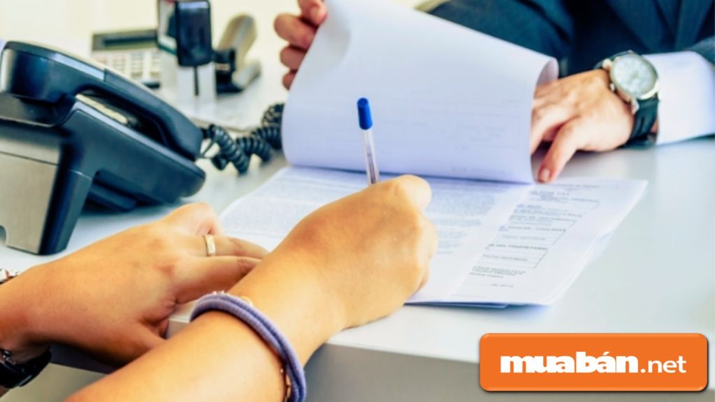 Làm hợp đồng thuê xe tự lái chặt chẽ và kiểm tra cẩn thận trước khi ký.