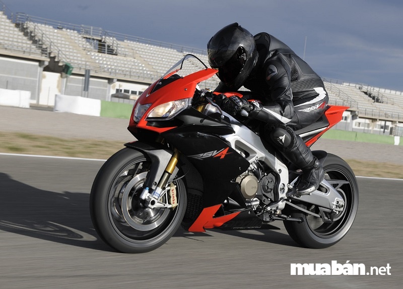 Top 10 Dòng Xe Phân Khối Lớn Có Thiết Kế Đẹp, Ấn Tượng Nhất 5 Aprilia Rsv4 Factory 2010