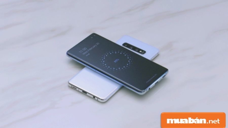 Samsung Công nghệ mới nhất Wireless PowerShare giúp chia sẻ năng lượng không cần dây sạc.
