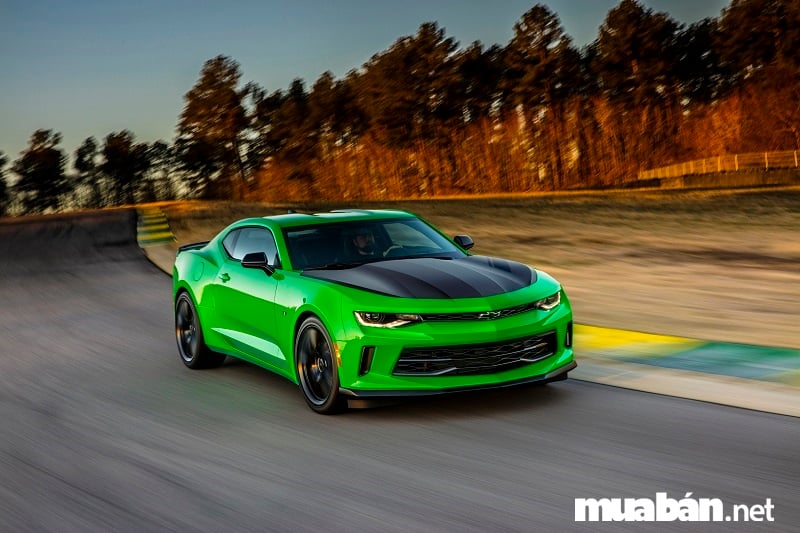 Top 10 Dòng Xe Ô Tô Thể Thao Giá Rẻ Đáng Mua Nhất Hiện Nay 6 Chevrolet Camaro Zl1 - Quái Vật’ Đường Đua Khiến Nhiều Người Mê Mẩn.