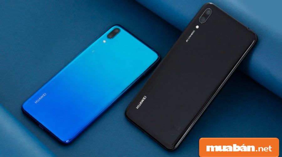 Mặt lưng gradient có thể chuyển màu giúp Huawei Y7 Pro trở nên độc đáo, cá tính hơn.