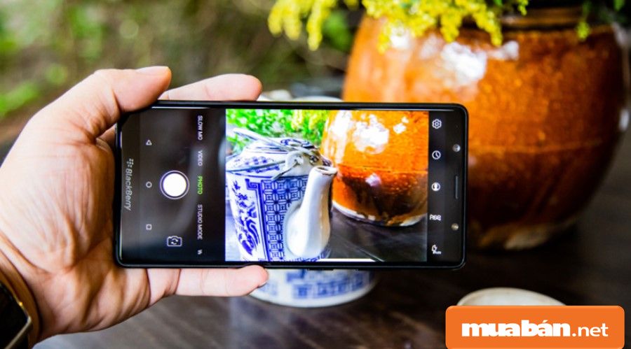 Bật Mí Top 3 Điện Thoại Mới 2019 Với Mức Giá Dưới 8 Triệu! 3 Camera Của Black Berry Evolve Có Khá Nhiều Tính Năng Giúp Bạn Có Được Những Tấm Hình Chuẩn Nhất.