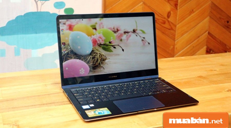 Cấu hình khá mạnh với vi xử lý Intel Core i7 thế hệ thứ 8, card đồ họa tích hợp Intel UHD Graphics 620...
