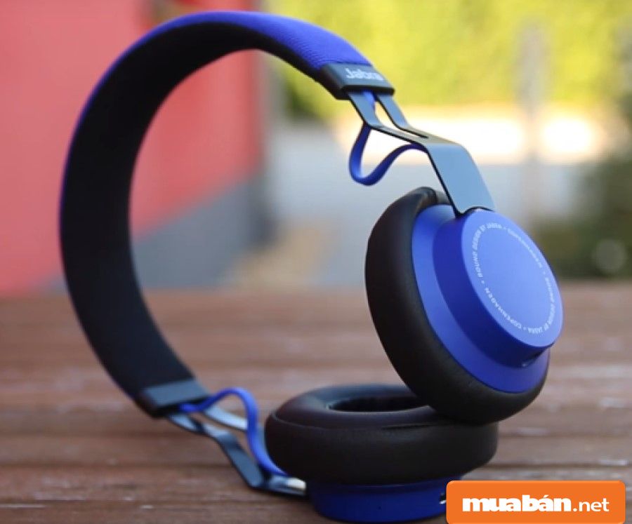 Nếu chọn tai nghe bluetooth chụp thì hãy chọn lớp bọc mềm mại, êm tai.