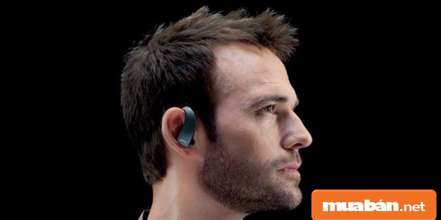 Sử dụng tai nghe bluetooth trong quá trình bạn di chuyển như lái xe... khá phù hợp và tiện lợi.