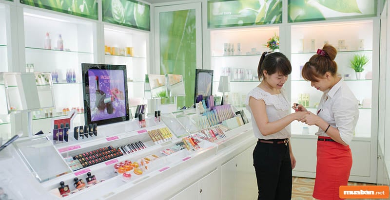 nhân viên mỹ phẩm