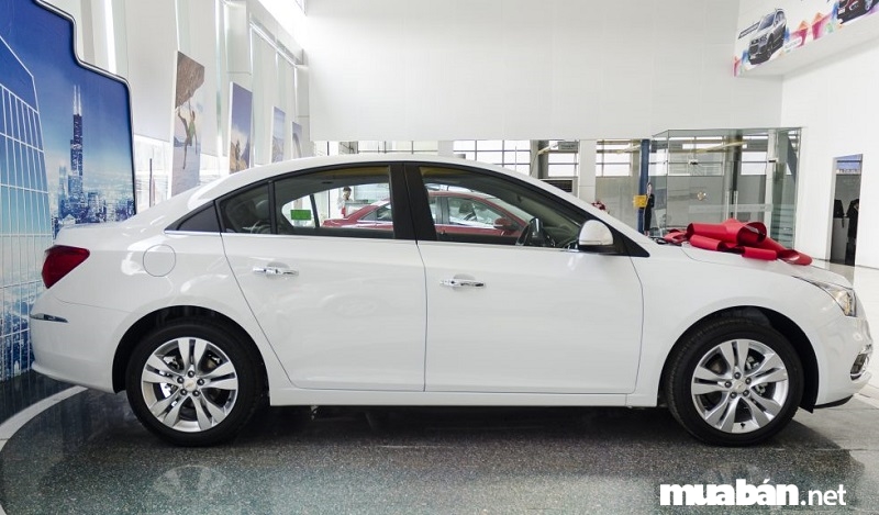 Chevrolet Cruze 2017 - Dòng Sedan Hạng C Trẻ Trung, Hiện Đại Và Tiện Nghi 4 Thân Xe Của Chevrolet Cruze 2017 Hơi Dốc Nhẹ Về Phía Trước.
