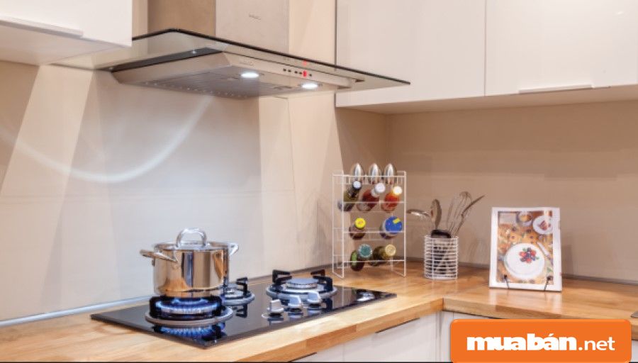 Máy hút mùi rất cần thiết trong các gian bếp hiện đại, nhất là khi bạn ở chung cư.