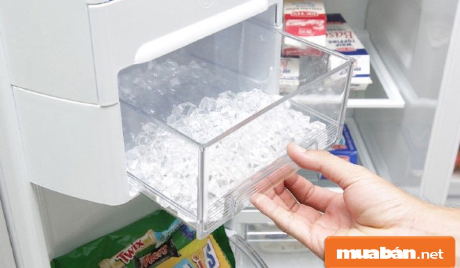 Một số tủ lạnh cao cấp sẽ được hỗ trợ công nghệ làm đá tự động, rất tiện lợi.