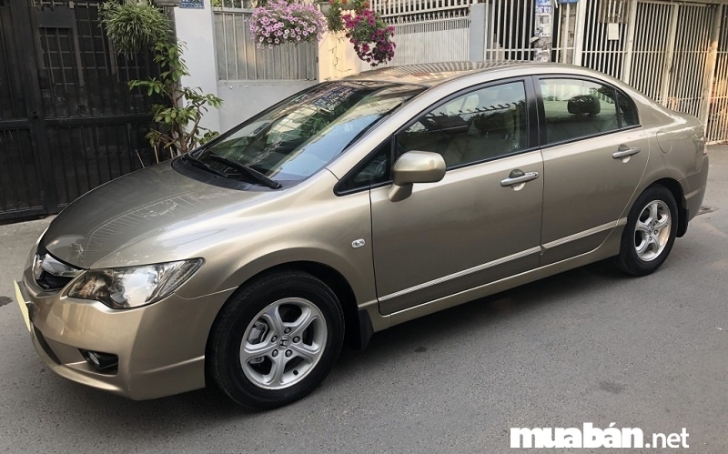 Thiết kế khỏe khoắn, tiết kiệm nhiên liệu, tiện nghi giúp Honda Civic 2010 luôn trong top đầu những mẫu xe ô tô cũ bán chạy nhất.