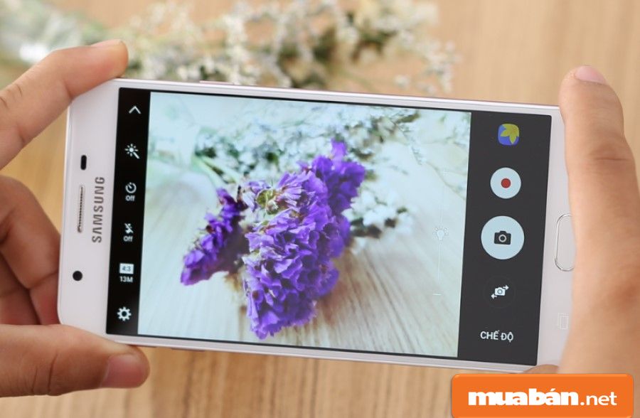 Camera của J7 Prime đủ đáp ứng về yêu cầu ánh sáng cho bạn khi chụp.