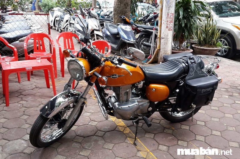 Kawasaki Estrella 250 - Dòng Motor Tầm Trung Cho Ai Yêu Phong Cách Classic 7 Kawasaki Estrella 250 Được Đánh Giá Là Đối Thủ Khá Nặng Ký Của Dòng Xe Royal Enfield Classic.