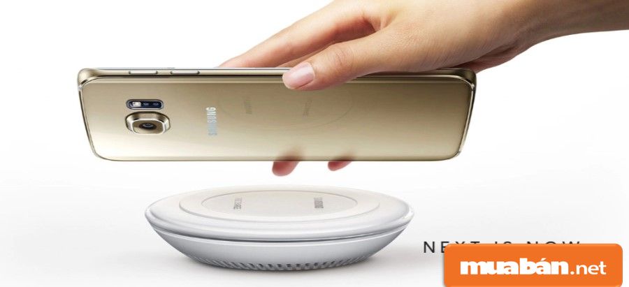 Điện thoại được tích hợp tính năng sạc nhanh và hỗ trợ sạc không dây thời thượng.