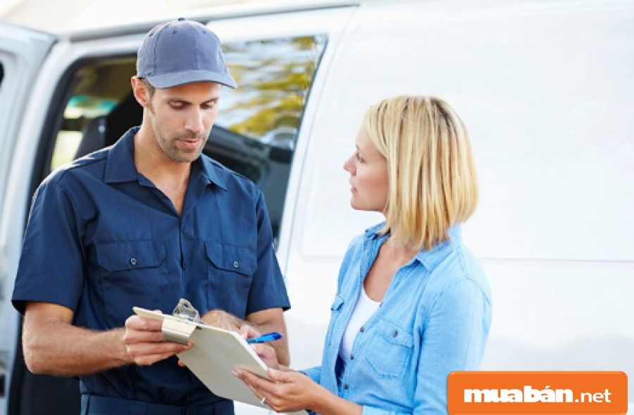 Ngoài yêu cầu biết cách sắp xếp hàng hóa theo lộ trình vận chuyển, shipper còn phải có kỹ năng giao tiếp ổn.