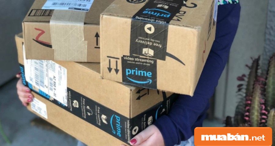 Shipper nhận hàng từ chủ shop, cửa hàng, sắp xếp các đơn hàng phù hợp với tuyến đường đi...