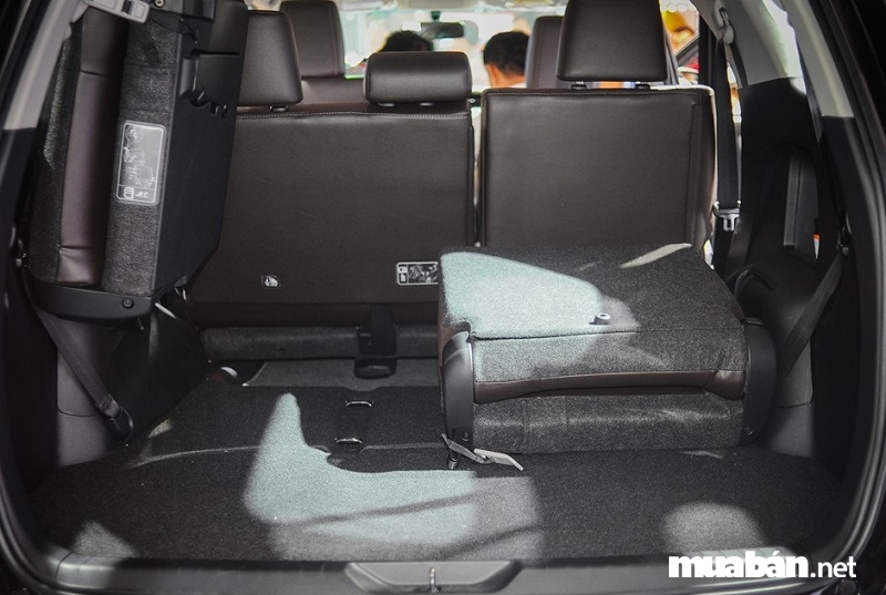 Giá bán Fortuner 2017 bản tiêu chuẩn 2.4G 2WD MT là 846 triệu đồng.