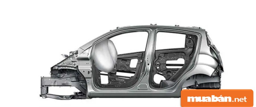 Khung xe được thiết kế vững chắc nhờ thép cường lực kết hợp các thanh gia cường ở gầm và khung cửa.