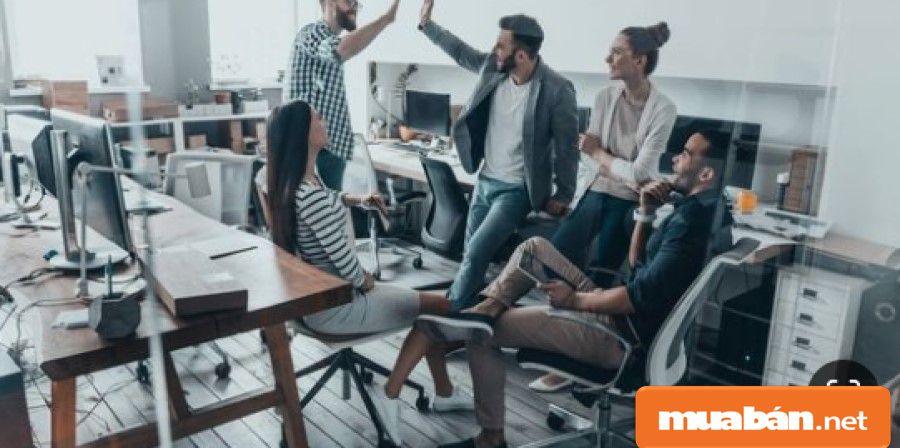 Co-working space là mô hình chia sẻ văn phòng làm việc với nhiều người trong nhiều lĩnh vực khác nhau.