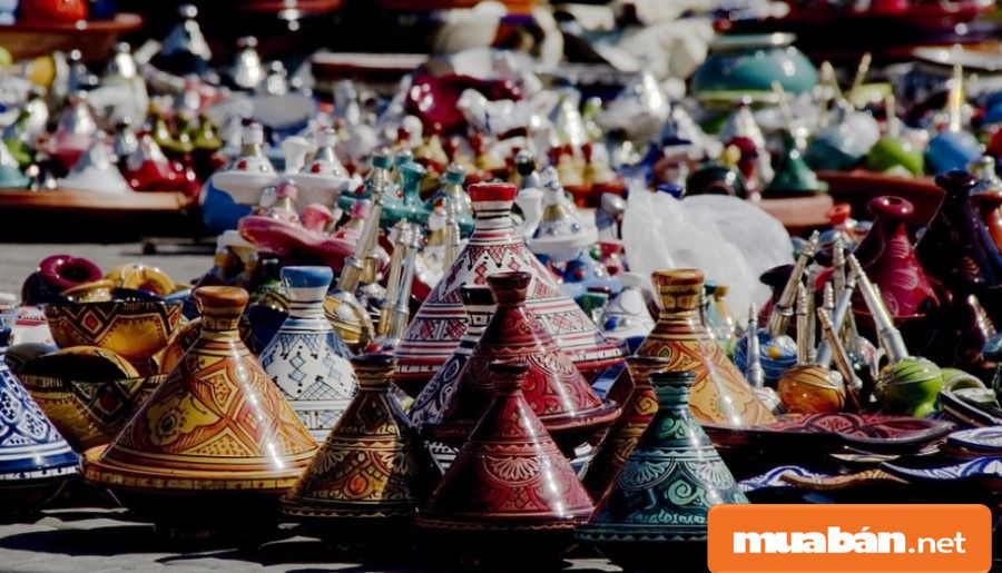 Trong giai đoạn tìm hiểu giá trị, suy nghĩ và cách chọn đồ của bạn dễ bị người khác “dẫn dắt” nhất.