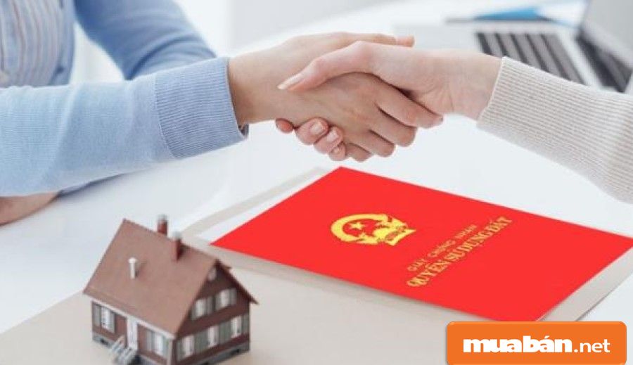 Thủ tục này sẽ thực hiện tại Văn phòng công chứng và bạn nên chuẩn bị trước các giấy tờ cần thiết.