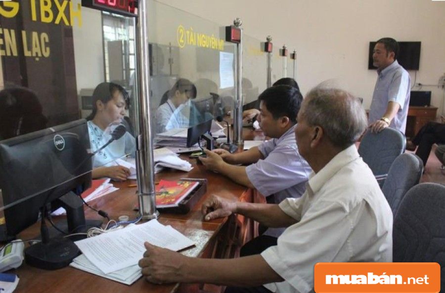 Sau khi thực hiện xong nghĩa vụ tài chính, bạn quay lại để lấy giấy chứng nhận quyền sử dụng đất mang tên bạn!