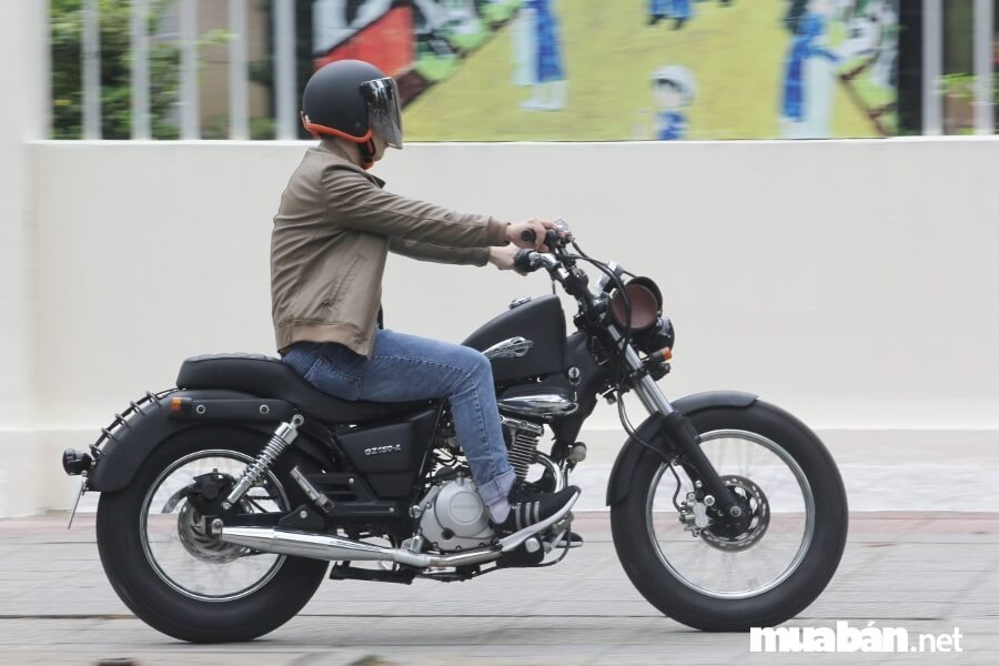 Suzuki GZ150-A cũng rất thích hợp để chạy trong đường phố đông đúc.