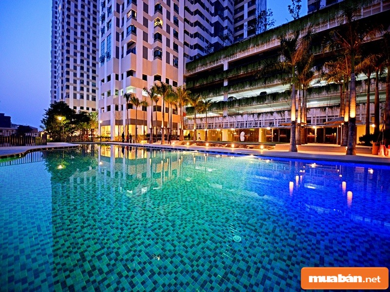 ảnh chụp bể bơi ngoài trời sang trọng