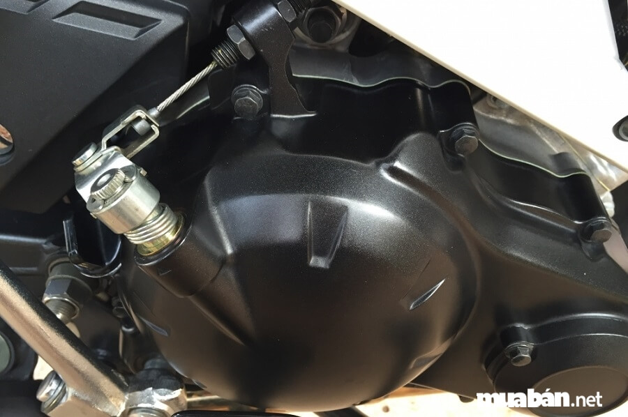 Động cơ của Yamaha Exciter 2010 có công suất 11,3, tỉ số nén 11.0:1