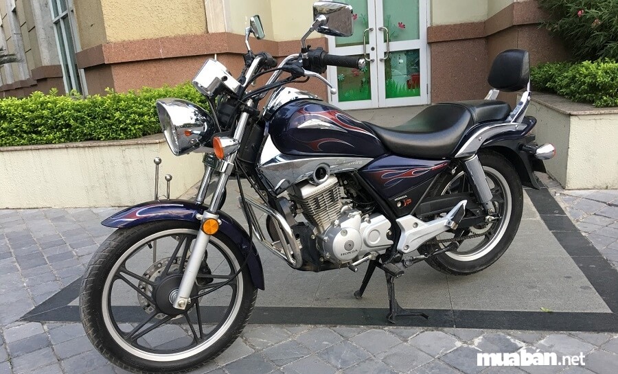 Honda Shadow 150 sở hữu kích thước dài x rộng x cao lần lượt là 2.040 x 800 x 1.065 mm.