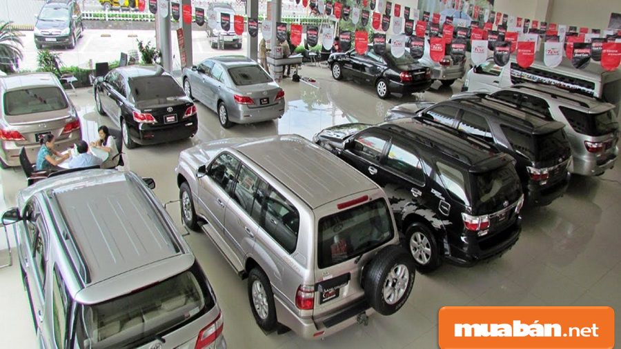 Bạn có thể đến Showroom oto thanh lý, bán xe cũ để tham khảo thông tin xe bạn thích.