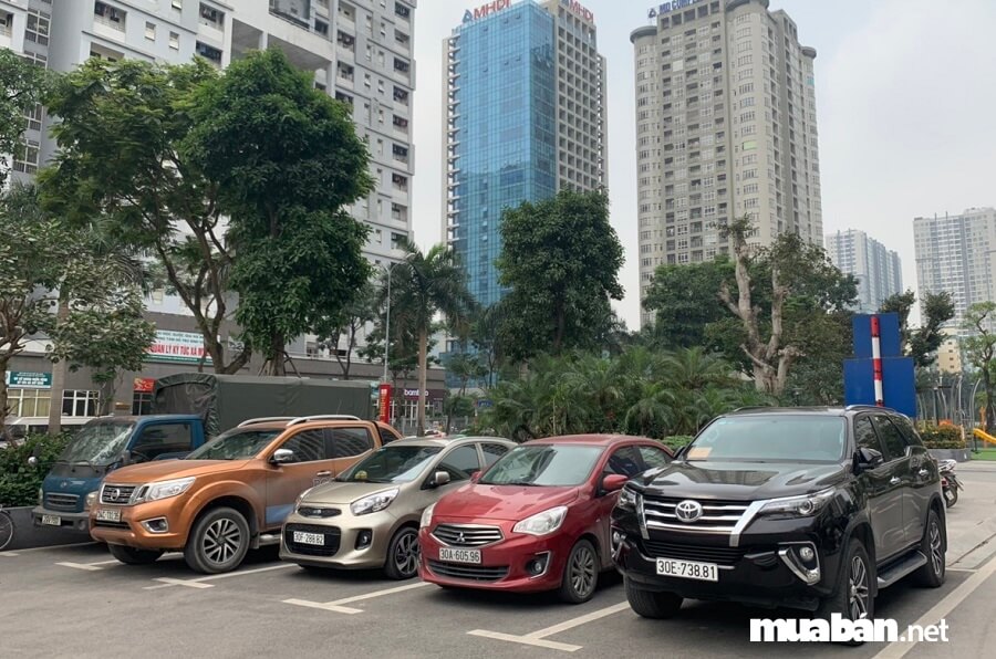 Trước khi thuê xe bạn nên tìm hiểu giá thuê, cách tính phí kèm theo.