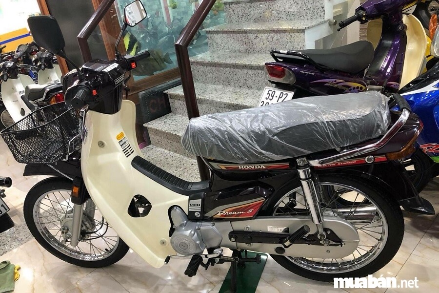 3 Mẫu Xe Máy Cũ Có Giá Bán &Quot;Cao Ngất&Quot; Vẫn Được Nhiều Người Tìm Mua 6 Ngày 27/4/2017, Một Chủ Xe Tại Tp. Hồ Chí Minh Đã Rao Bán Trên Mạng Chiếc Xe Honda Dream Ii Thái Với Giá Là 600 Triệu Đồng.