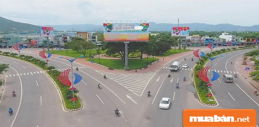Bình Định là nơi có 4 loại hình giao thông: hàng không, đường bộ, đường thủy, đường sắt.