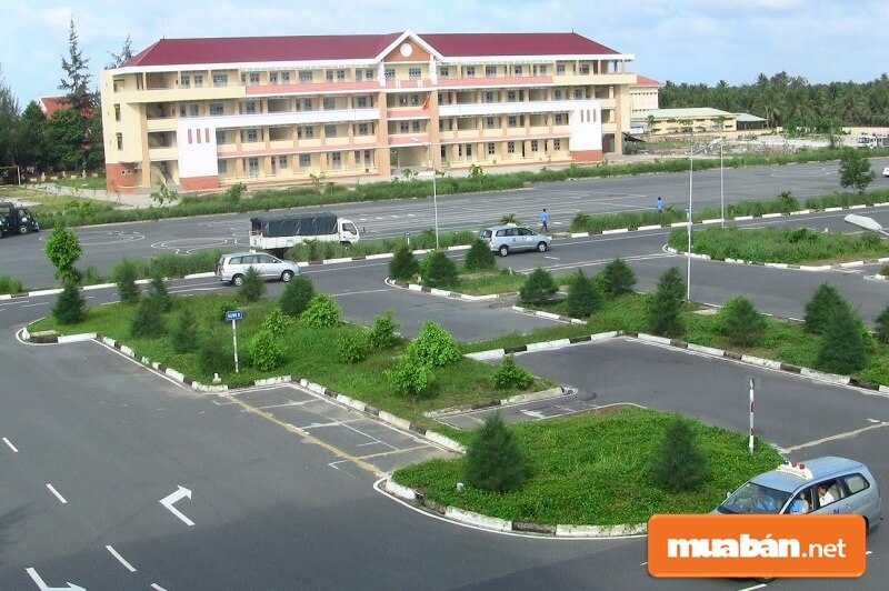 Trung tâm đào tạo và sát hạch lái xe ĐH An Ninh Nhân Dân là một trong những trung tâm dạy học lái xe ô tô lâu đời tại TPHCM