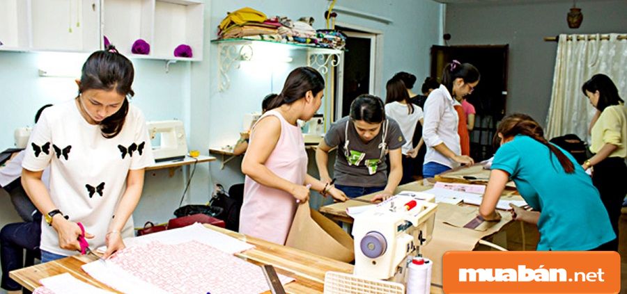 Tuyển Thợ May Quận Hoàng Mai Ngay Với 3 Mẹo Này 7 Họ Là Người Đọc Bản Vẽ Thiết Kế, Cắt Rập Theo Yêu Cầu Của Mẫu Thiết Kế, Phải Biết Nhảy Size.
