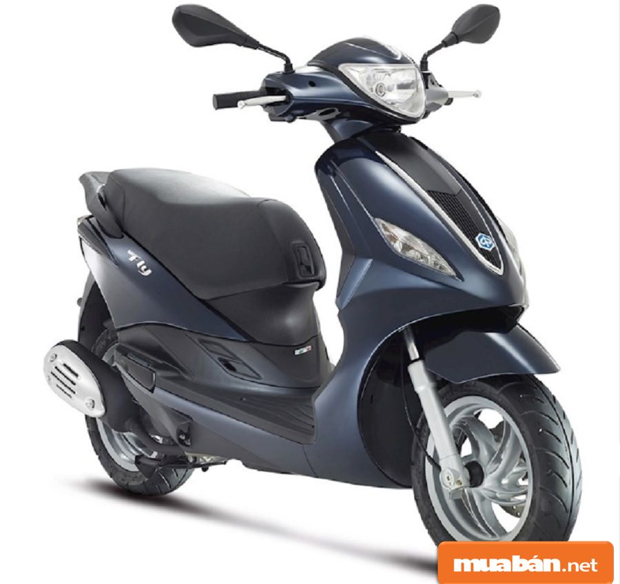 Piaggio Fly – Mẫu Xe Sang Chảnh Dành Cho Dân Công Sở! 7 Đèn Pha Hình Tam Giác, Đen Xi Nhan Phía Trước Nằm Ở Hai Bên Yếm Xe Có Thiết Kế Nhỏ Gọn.