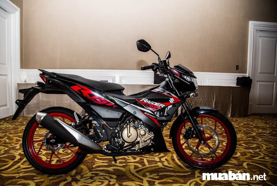 Dáng xe Raider R150 2017 nhìn cân đối và đẹp mắt từ mọi góc nhìn.