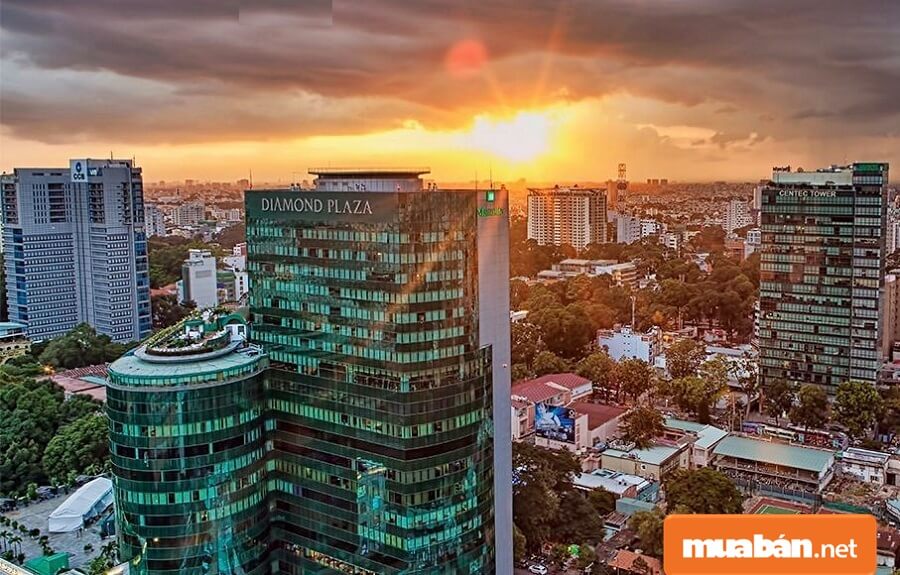 Có Gì Bên Trong Diamond Plaza - Tttm Lớn Nhất Quận 1? 3 Diamond Plaza Q1 Được Khởi Công Xây Dựng Từ Tháng 9/1999.