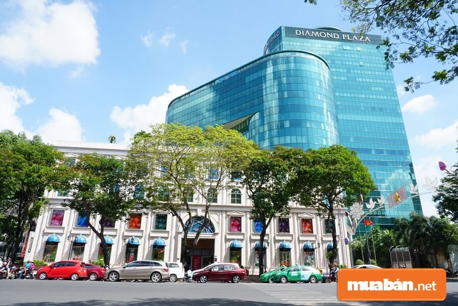 Có Gì Bên Trong Diamond Plaza - Tttm Lớn Nhất Quận 1? 4 Diamond Plaza Là Một Trong Những Địa Điểm Nổi Tiếng, Dễ Nhận Biết Giữa Trung Tâm Tphcm.